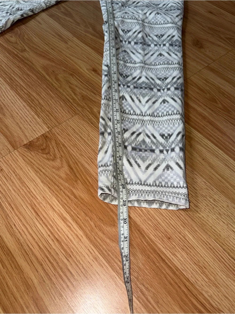 Aeropostale White & Gray Patterned Jeggings